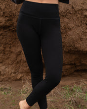 Cargar imagen en el visor de la galería, Calzas Deportivas - Negras