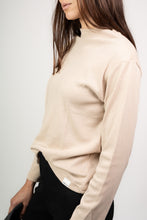 Cargar imagen en el visor de la galería, Polera Magnolia - Beige
