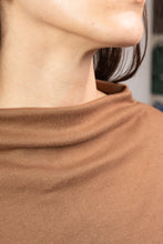Cargar imagen en el visor de la galería, Polera Magnolia - Habano