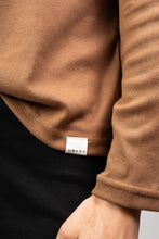 Cargar imagen en el visor de la galería, Polera Magnolia - Habano