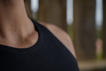Cargar imagen en el visor de la galería, negro, atemporal, basico, polera, deportiva, urbana, yoga, outfit