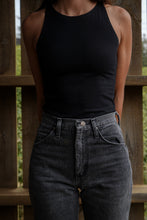 Cargar imagen en el visor de la galería, negro, atemporal, basico, polera, deportiva, urbana, yoga, outfit