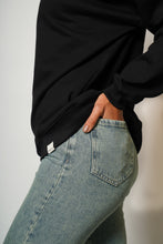 Cargar imagen en el visor de la galería, Poleron Oversize - Negro