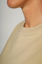 Cargar imagen en el visor de la galería, Poleron Crop - Beige