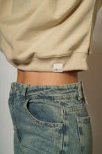 Cargar imagen en el visor de la galería, Poleron Crop - Beige