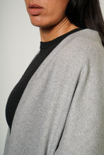 Cargar imagen en el visor de la galería, Poleron Ita - Gris Melange