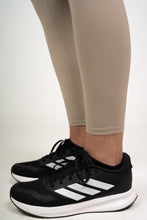 Cargar imagen en el visor de la galería, Calzas Deportivas - Lycra Beige