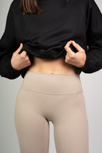 Cargar imagen en el visor de la galería, Calzas Deportivas - Lycra Beige