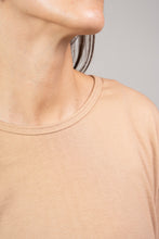 Cargar imagen en el visor de la galería, Polera Itagua - Latte
