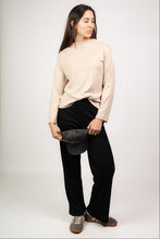 Cargar imagen en el visor de la galería, Polera Magnolia - Beige
