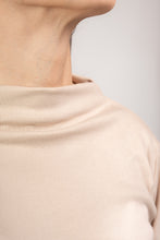 Cargar imagen en el visor de la galería, Polera Magnolia - Beige
