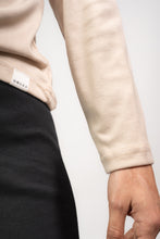 Cargar imagen en el visor de la galería, Polera Magnolia - Beige
