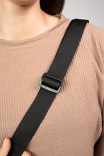 Cargar imagen en el visor de la galería, Bandolera Impermeable - Negra
