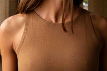 Cargar imagen en el visor de la galería, top algodon mujer, lycra, habano,marron ,camel , comodo, deportivo, outfit, fitness, atemporal ,basico 
