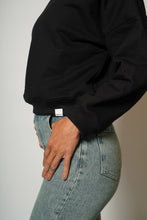 Cargar imagen en el visor de la galería, Poleron Crop - Negro
