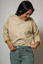 Cargar imagen en el visor de la galería, Poleron Crop - Beige
