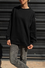 Cargar imagen en el visor de la galería, Poleron Oversize - Teja tejida Negro
