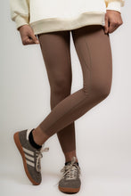 Cargar imagen en el visor de la galería, Calzas Deportivas - Lycra Chocolate
