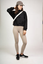 Cargar imagen en el visor de la galería, Calzas Deportivas - Lycra Beige
