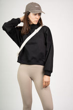 Cargar imagen en el visor de la galería, Poleron Crop Cuello - Negro
