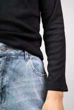 Cargar imagen en el visor de la galería, Camiseta Manga Larga - Negro

